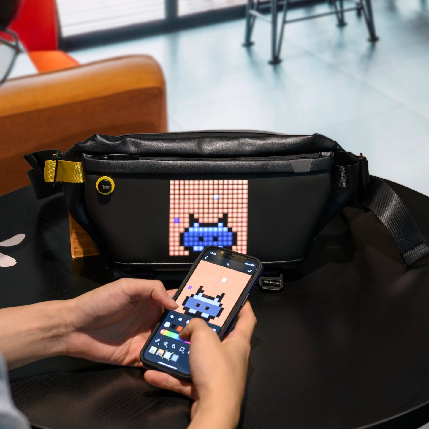 Divoom Pixoo Slingbag — Pixel Art