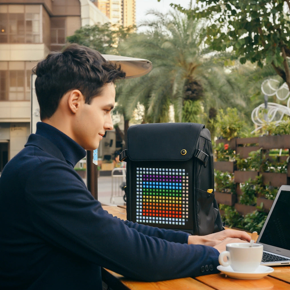 Divoom Backpack M — Pixel Art connecté