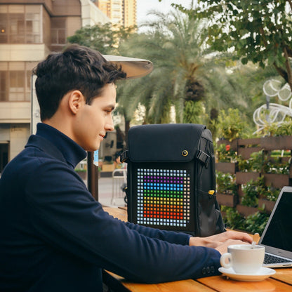 Divoom Backpack M — Pixel Art connecté